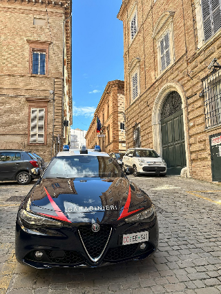 Mogliano - Resistenza ai Carabinieri: denunciato 42enne, aveva un cutter in auto